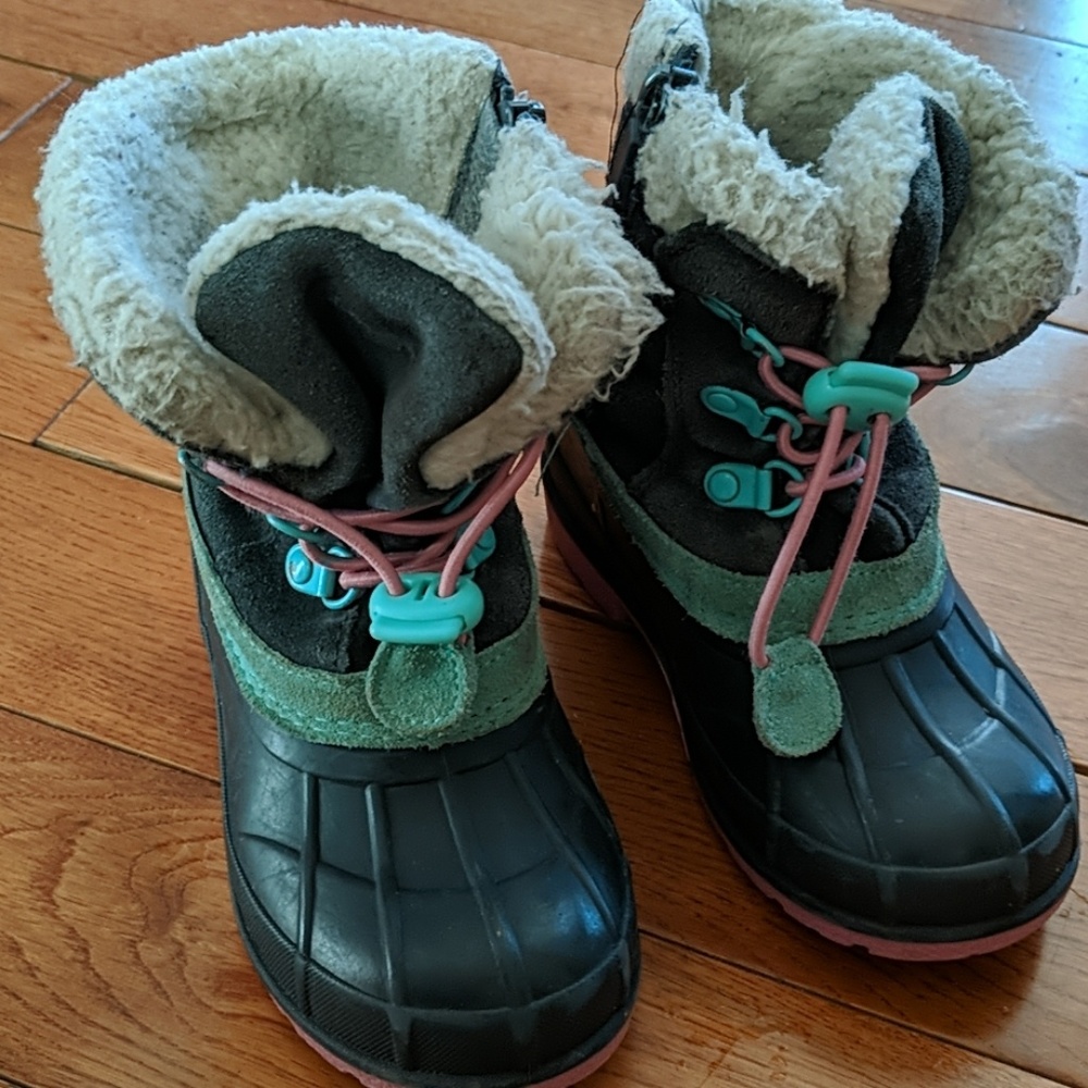 Snow boots